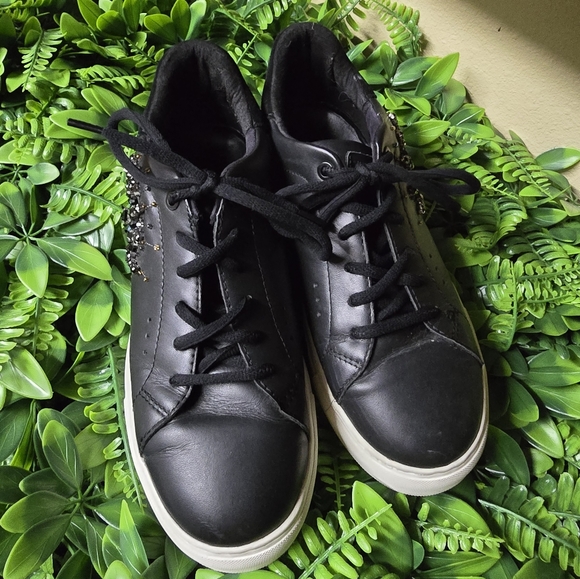 Tenis shoes - Picture 2 of 8